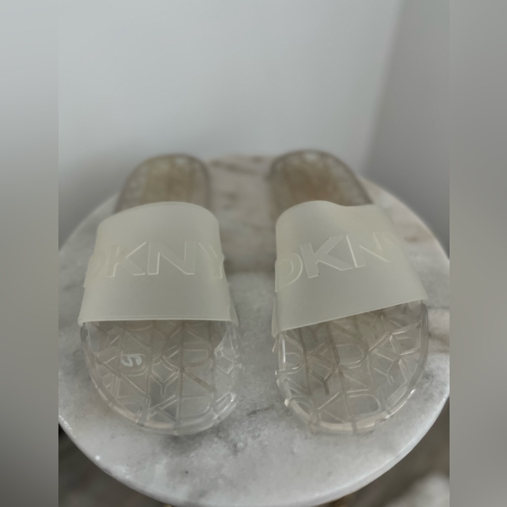 DKNY Women’s Pool Clear Slide Sandals . Size 9.5